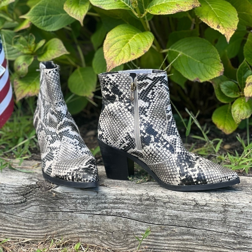 BLONDO VELLA BOOTIE (B7120) Size 9.5 - Picture 5 of 8
